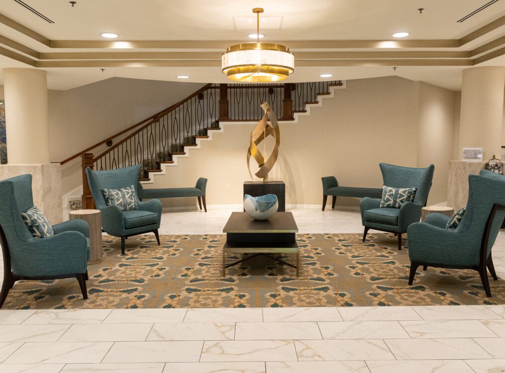 lounge and seating area at Claridge Court Senior Living Community